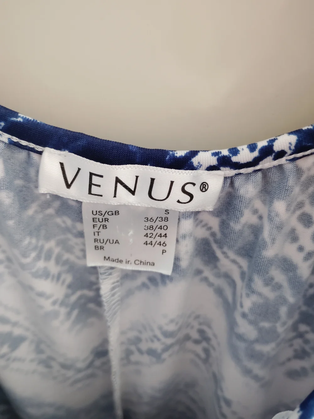 VENUS off shoulder